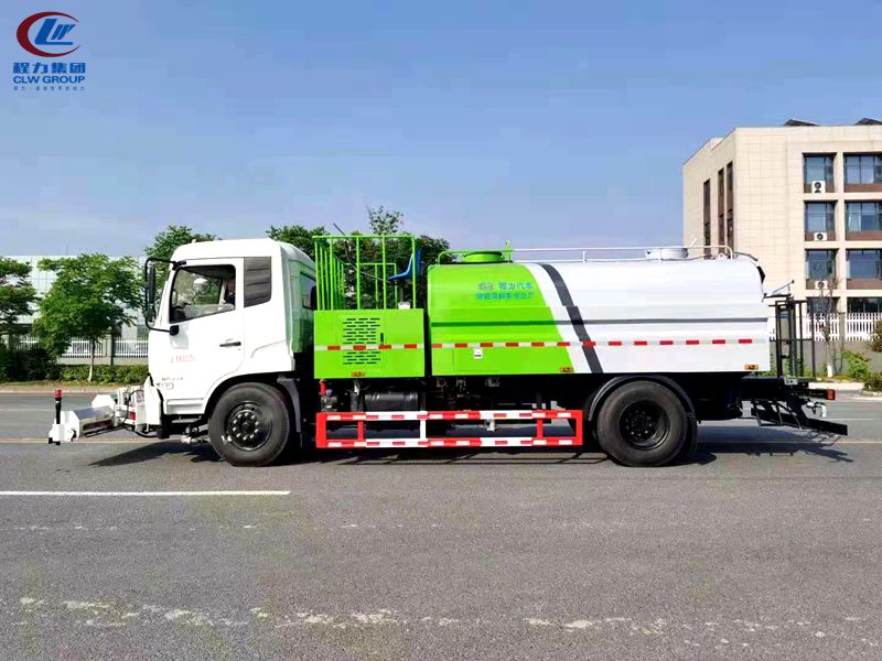 路面高壓沖洗養(yǎng)護車