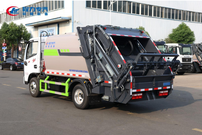 (5方)東風(fēng)多利卡D5藍(lán)牌壓縮垃圾車