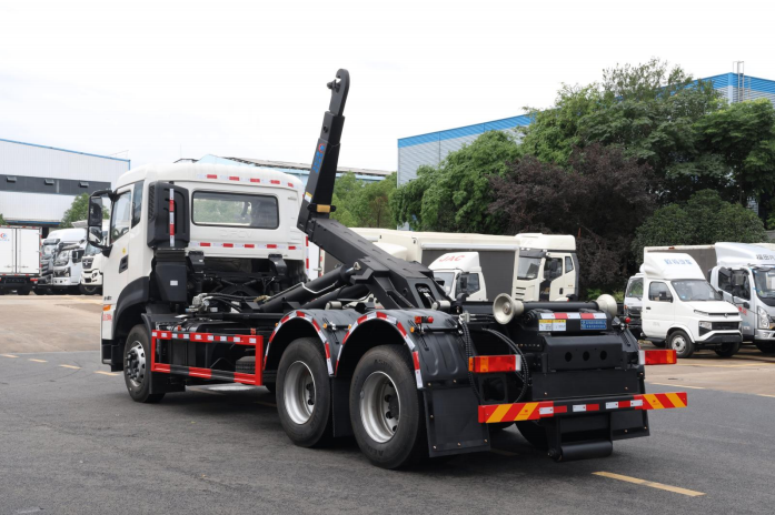 (20方)東風天龍后雙橋勾臂垃圾車